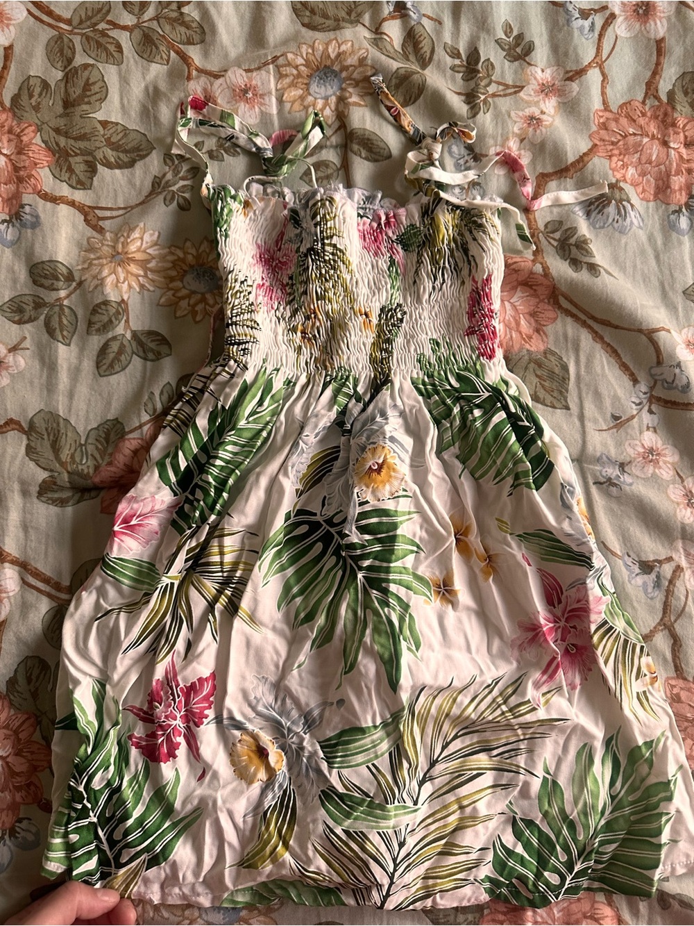 Girls White Tropical Hawaiian dress Floral Smocked Sundress 4T ( read sizing)